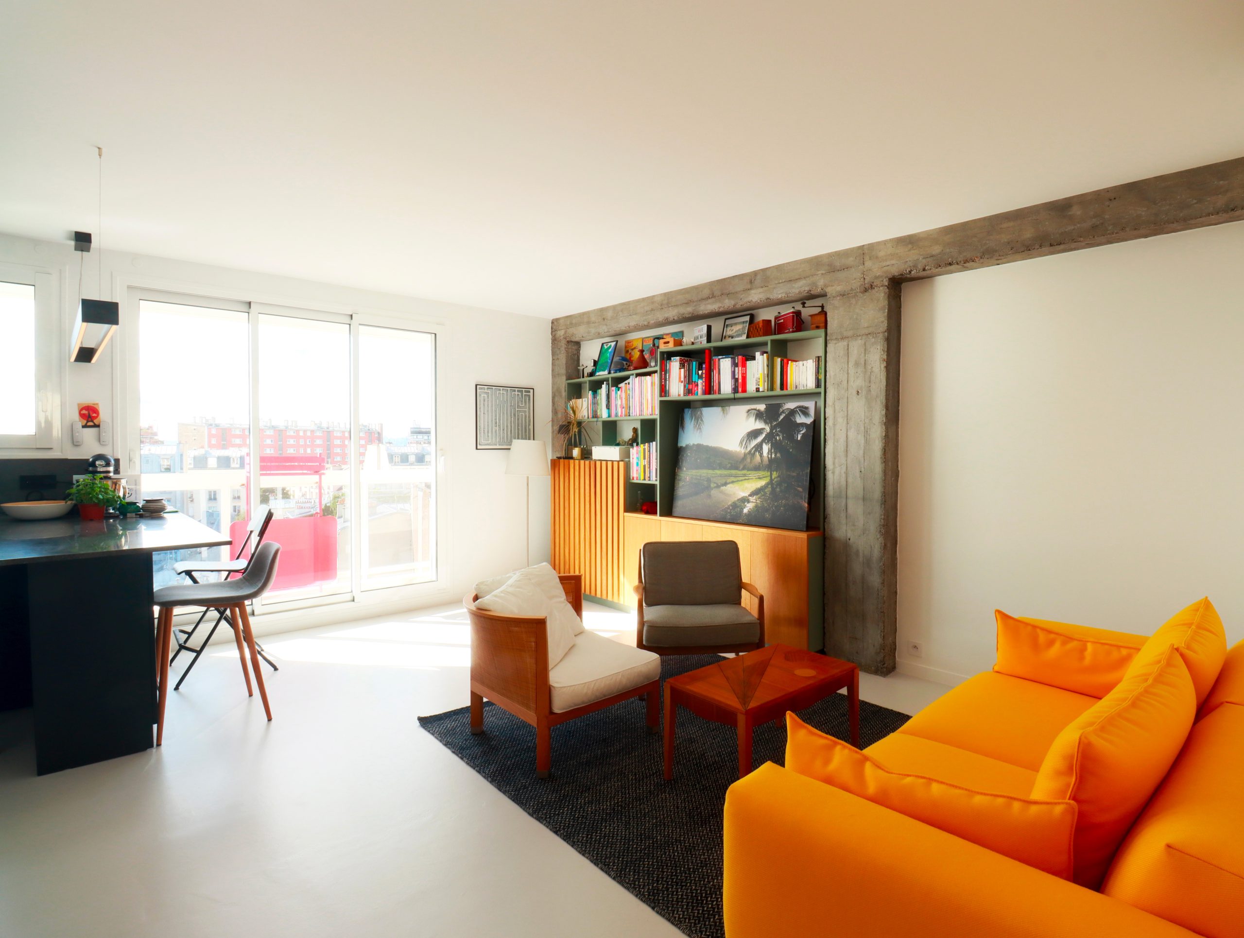 Salon modern avec balcon